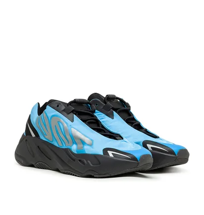 Yeezy Boost 700 MNVN Bright Cyan (Blau / Schwarz)