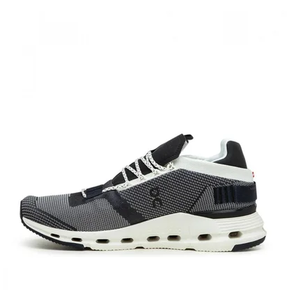 On Cloudnova (Schwarz / Navy / Weiß)