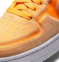 Nike WMNS Air Force 1 '07 LX (Orange / Weiß)