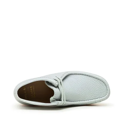 Clarks Originals x Sporty & Rich Wallabee Boot (Hellblau)