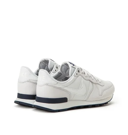 Nike WMNS Internationalist (Weiß / Obsidian)