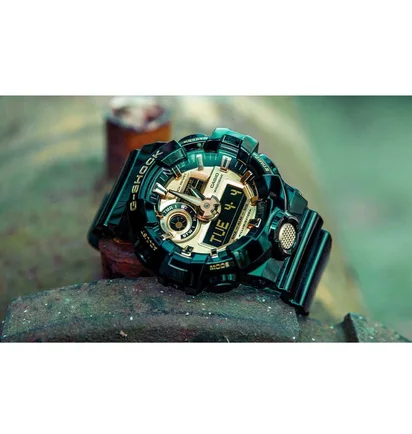 Casio G-Shock GA-710GB-1AER (Schwarz / Gold)