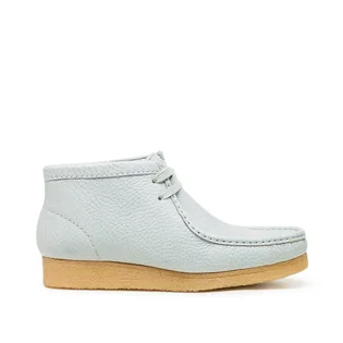 Clarks Originals x Sporty & Rich Wallabee Boot (Hellblau)
