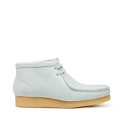 Clarks Originals x Sporty & Rich Wallabee Boot (Hellblau)