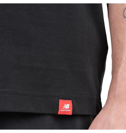 New Balance Essentials Embroidered T-Shirt (Schwarz)
