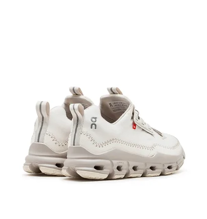 On WMNS Cloudaway (Beige)