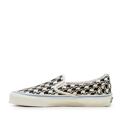 Vans Vault x Brain Dead UA OG Classic Slip-On LX (Weiss / Schwarz)