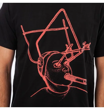 Han Kjobenhavn Casual Black Artwork T-Shirt (Schwarz / Rot)