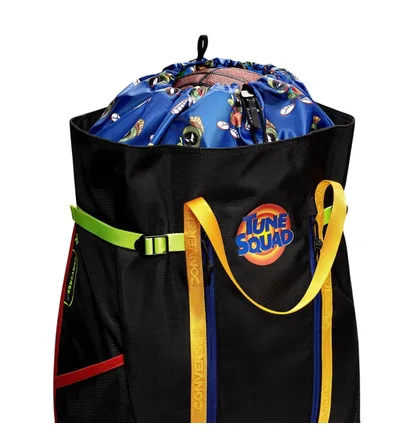 Converse x Space Jam: A New Legacy Unisex Backpack (Schwarz)