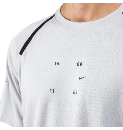 Nike Tech Pack T-Shirt (Grau)