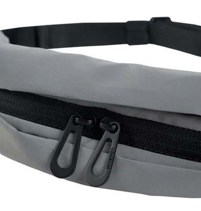 côte&ciel Adda Reflective Shoulder Bag (Grau)