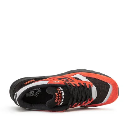 New Balance M1530 LA 'Made in England' (Rot / Schwarz / Grau)