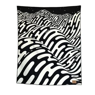 Raised by Wolves x Pendleton Robe Blanket (Schwarz / Weiß)