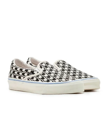 Vans Vault x Brain Dead UA OG Classic Slip-On LX (Weiss / Schwarz)