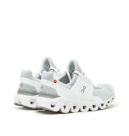 On WMNS Cloudswift (Weiß / Grau)