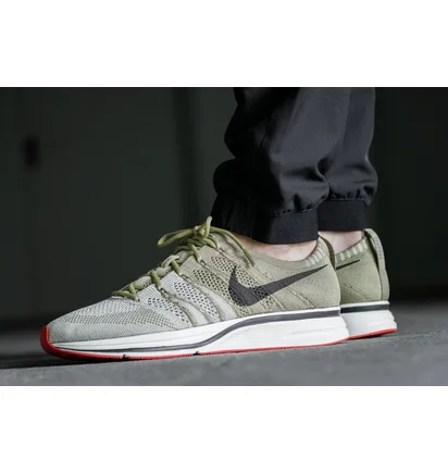Nike Flyknit Trainer (Neutral Olive / Velvet Brown)