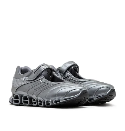 adidas x Taqwa Bint Ali WMNS Megaride (Silber)