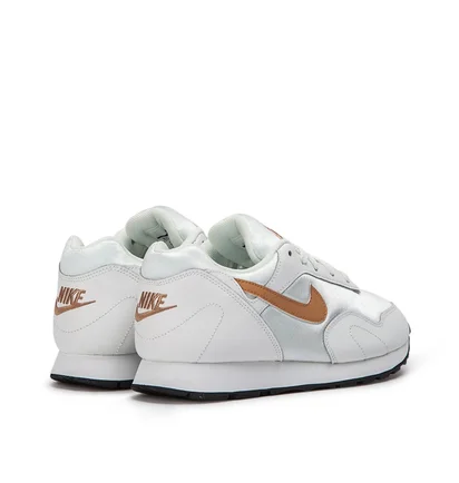 Nike WMNS Outburst (Weiß / Braun)