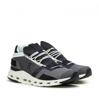On Cloudnova (Schwarz / Navy / Weiß)