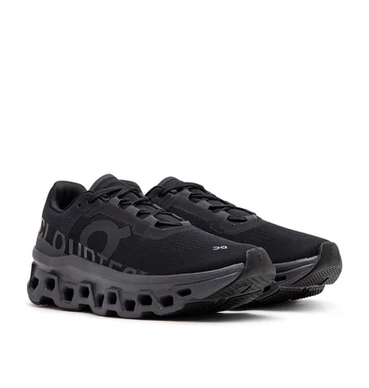 On WMNS Cloudmonster (Schwarz)
