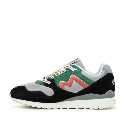 Karhu Synchron Classic 'Fear Bear' (Schwarz / Rot)