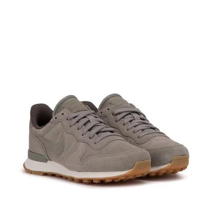 Nike WMNS Internationalist SE (Khaki)