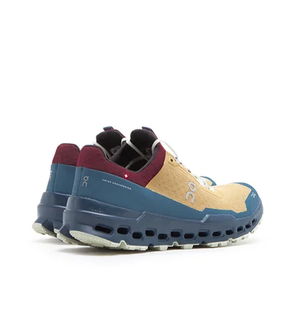 On WMNS Cloudultra (Braun / Petrol)