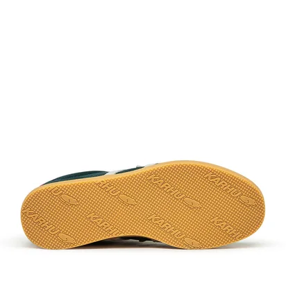 Karhu Trampas (Dunkelgrün / Braun)