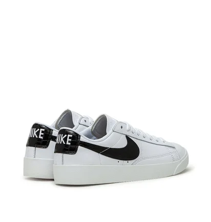 Nike WMNS Blazer Low (Weiß / Schwarz)