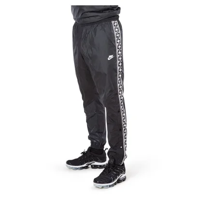 Nike NSW Taped Woven Pant (Schwarz)