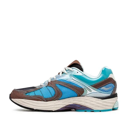 Saucony x Footpatrol ProGrid Omni 9 (Braun / Blau)