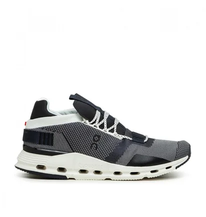 On Cloudnova (Schwarz / Navy / Weiß)