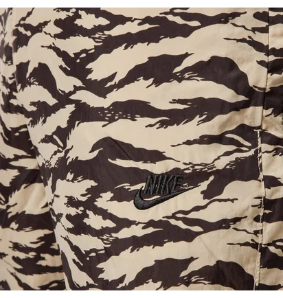 Nike NSW Printed Swoosh Woven Shorts (Khaki / Schwarz)