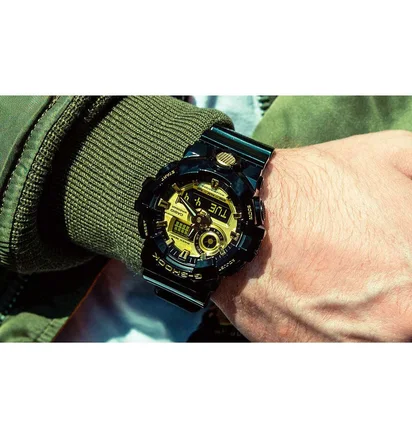 Casio G-Shock GA-710GB-1AER (Schwarz / Gold)