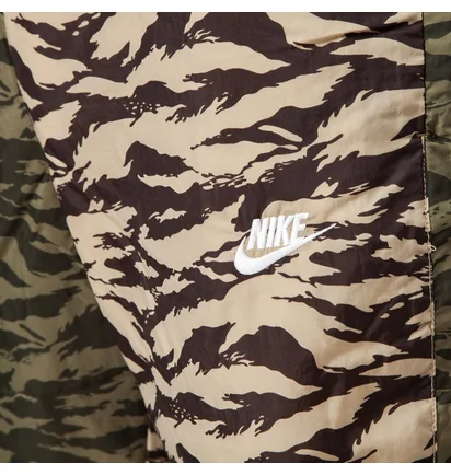 Nike NSW Printed Swoosh Woven Shorts (oliv / weiß)