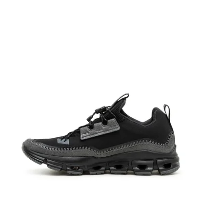 On WMNS Cloudaway (Schwarz)