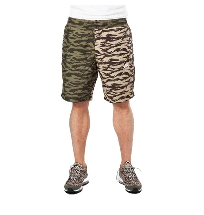 Nike NSW Printed Swoosh Woven Shorts (oliv / weiß)