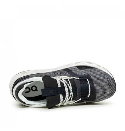 On Cloudnova (Schwarz / Navy / Weiß)