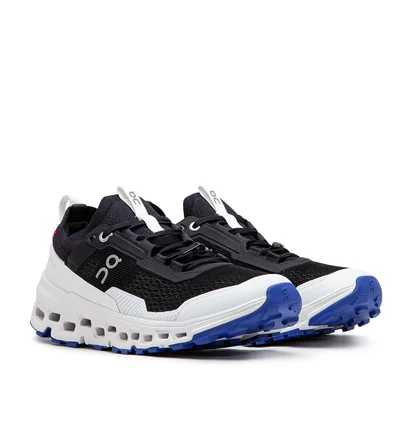 On WMNS Cloudultra 2 (Schwarz / Weiß / Blau)