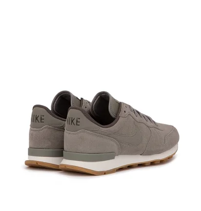 Nike WMNS Internationalist SE (Khaki)