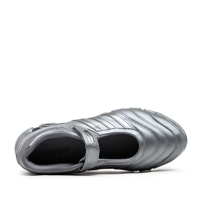 adidas x Taqwa Bint Ali WMNS Megaride (Silber)