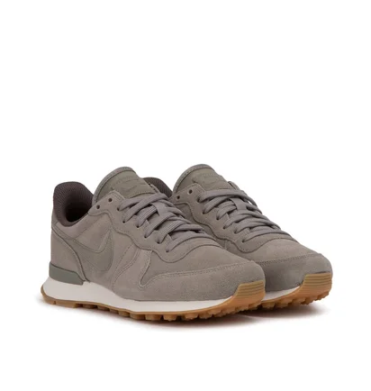 Nike WMNS Internationalist SE (Khaki)