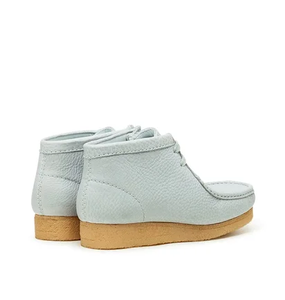 Clarks Originals x Sporty & Rich Wallabee Boot (Hellblau)