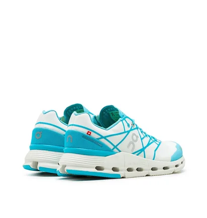 On WMNS Cloudnova Z5 (Weiß / Cyan)