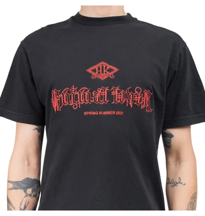 Han Kjobenhavn Artwork Tee (Schwarz)