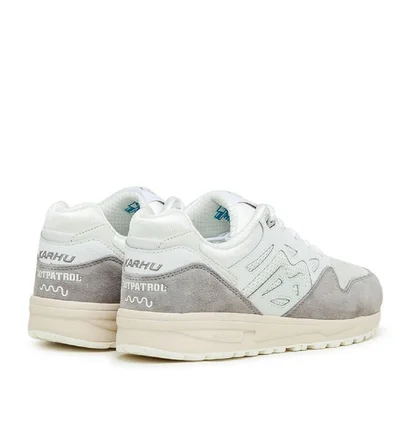 Karhu x Footpatrol x SSSU Legacy 96 (Grau / Weiß)