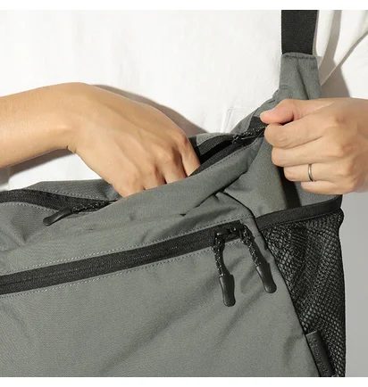 Snow Peak Everyday Use Middle Shoulder Bag (Grau)