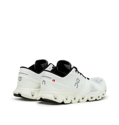 On Running WMNS Cloud X (Weiß / Schwarz)